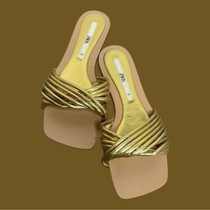 Zara’s golden rope twist